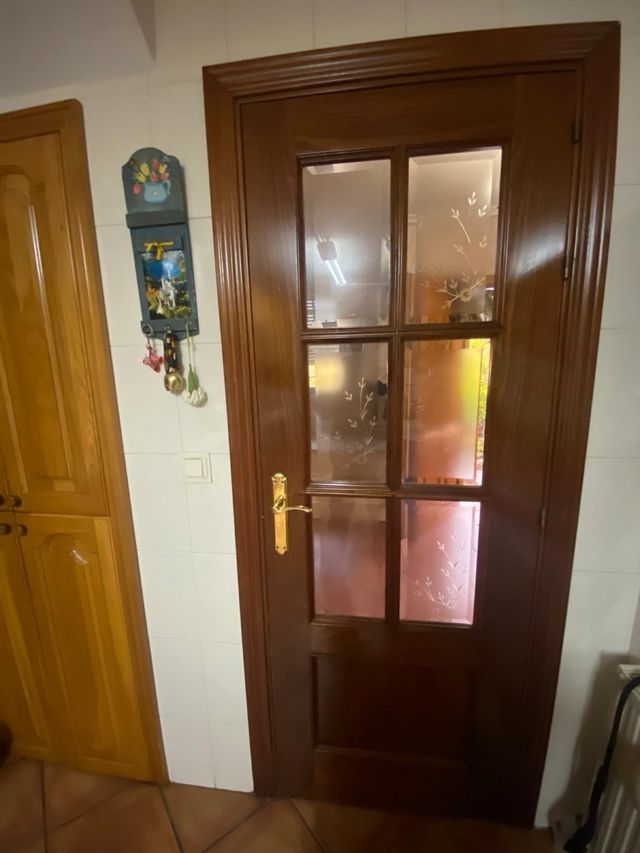 Puerta de cocina con cristal biselado
