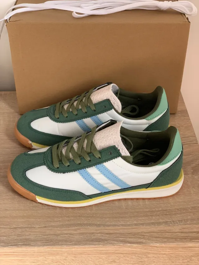 Zapatillas deportivas verdes y blancas talla 37