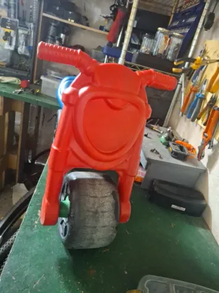 Moto infantil azul y roja