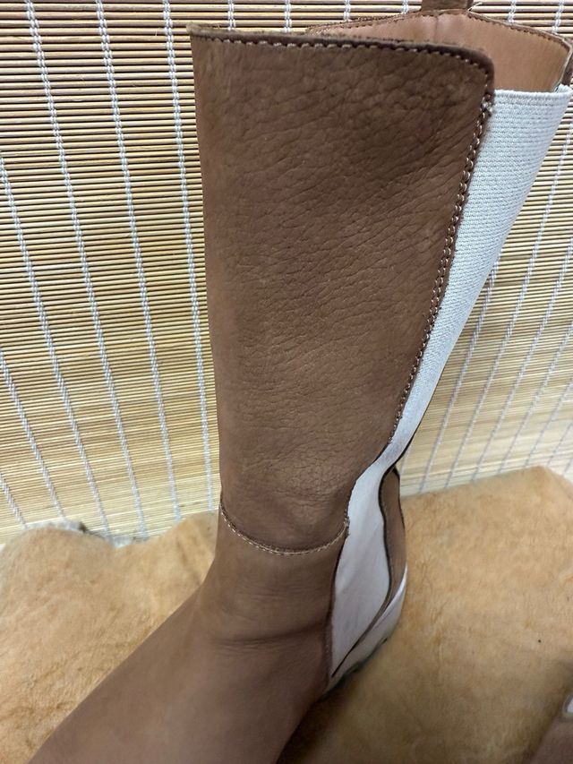 Botas Popa Piel Camel Elástico Beige