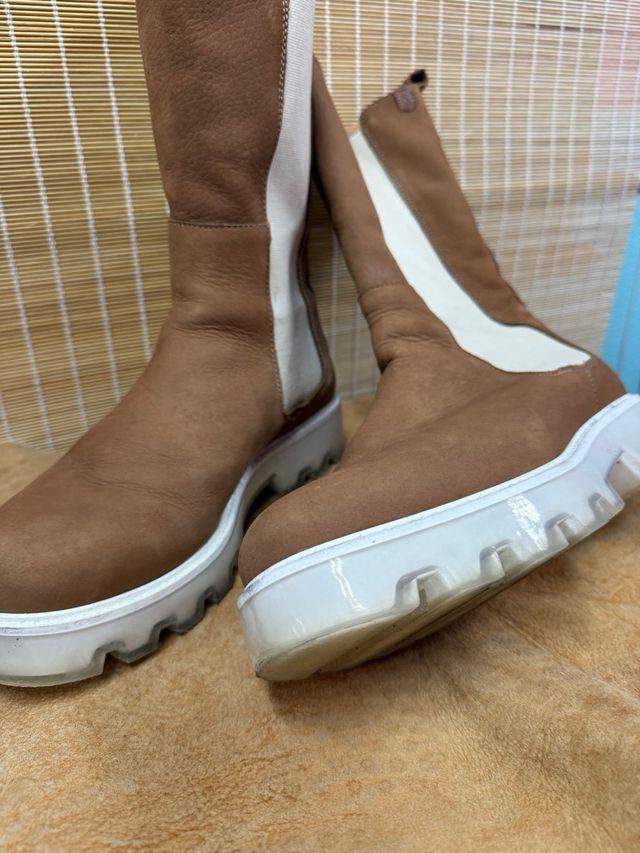 Botas Popa Piel Camel Elástico Beige