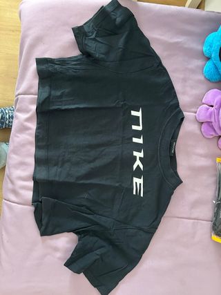 Camiseta Nike Negra Crop Top