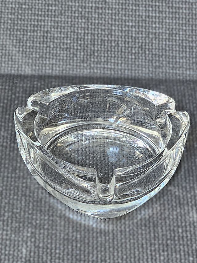 Cenicero pequeño de cristal triangular