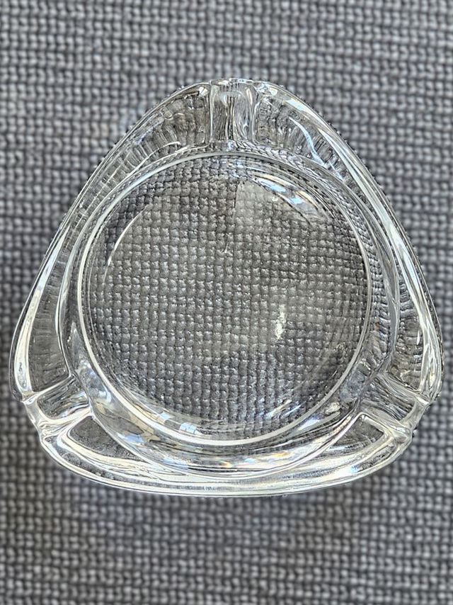 Cenicero pequeño de cristal triangular