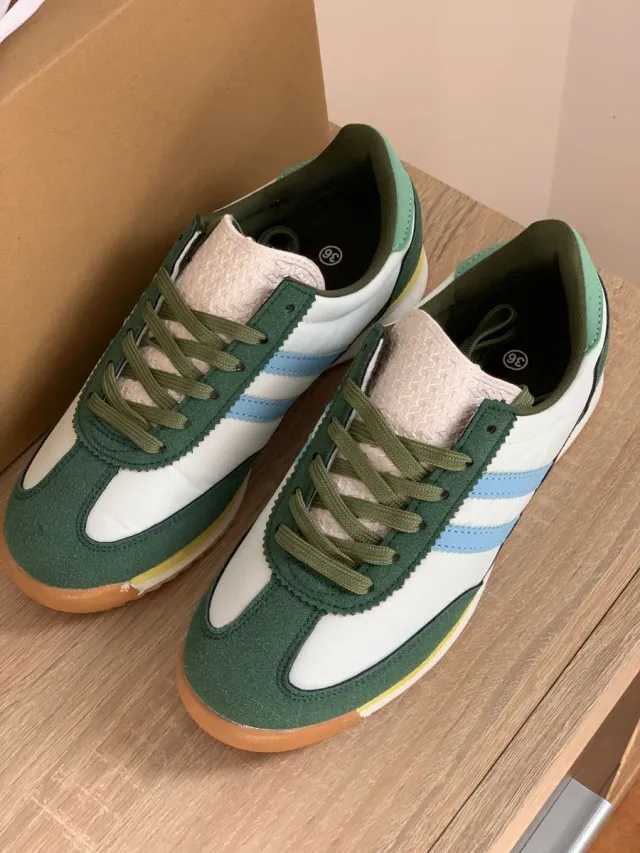 Zapatillas deportivas verdes y blancas T41