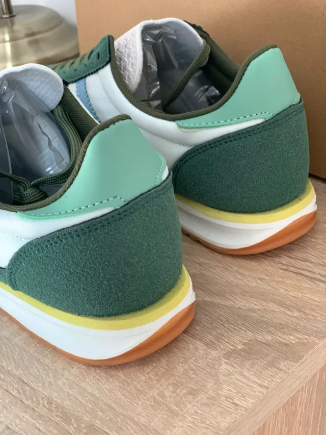 Zapatillas deportivas verdes y blancas T41