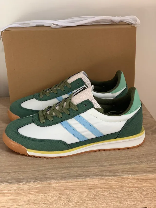 Zapatillas deportivas verdes y blancas T41