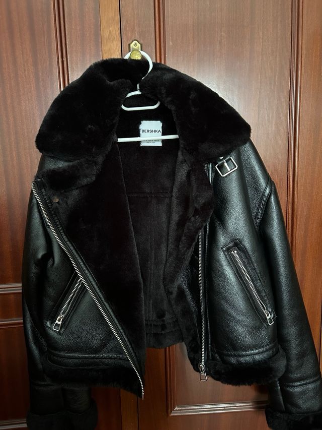 Chaqueta Bershka Negra Talla M