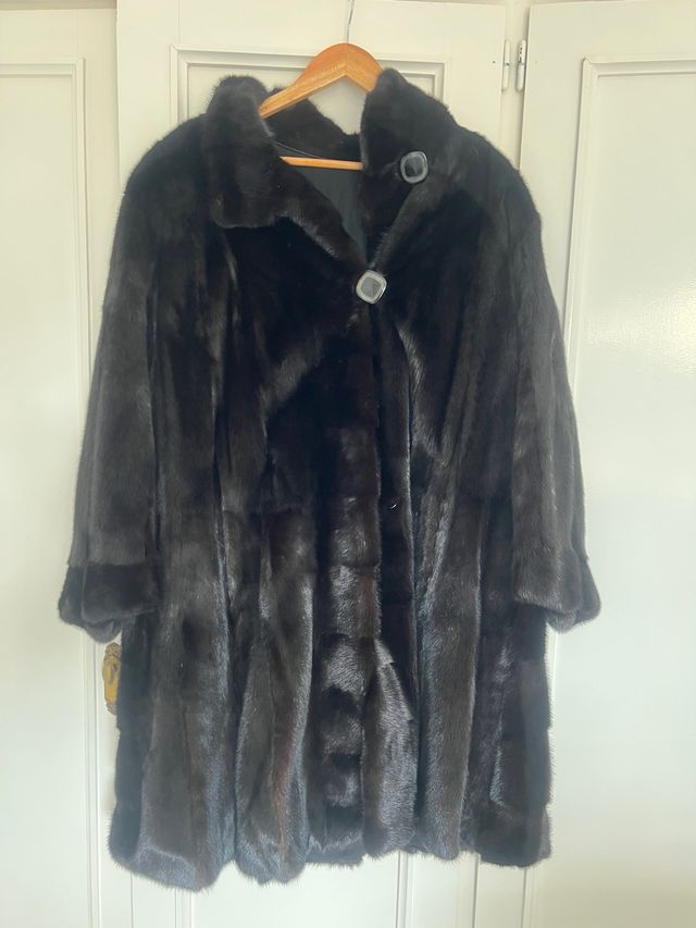 Abrigo piel natural marrón oscuro