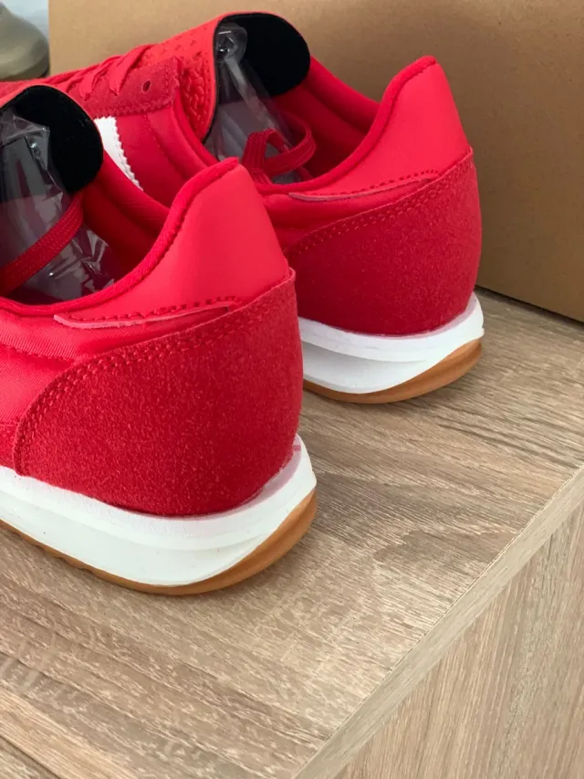 Zapatillas deportivas. Número 38