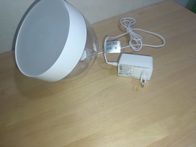 Lámpara de mesa moderna