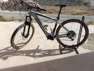 Bicicleta eléctrica Bulls Talla L con 1600km