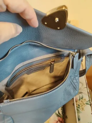 Bolso de piel gris azulado