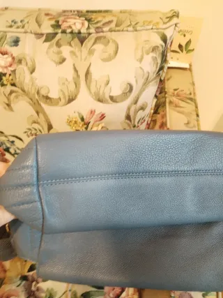 Bolso de piel gris azulado