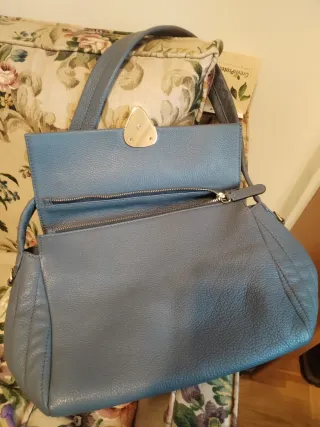 Bolso de piel gris azulado