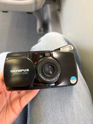 Olympus mju: ZOOM 70 Cámara Analógica Negra