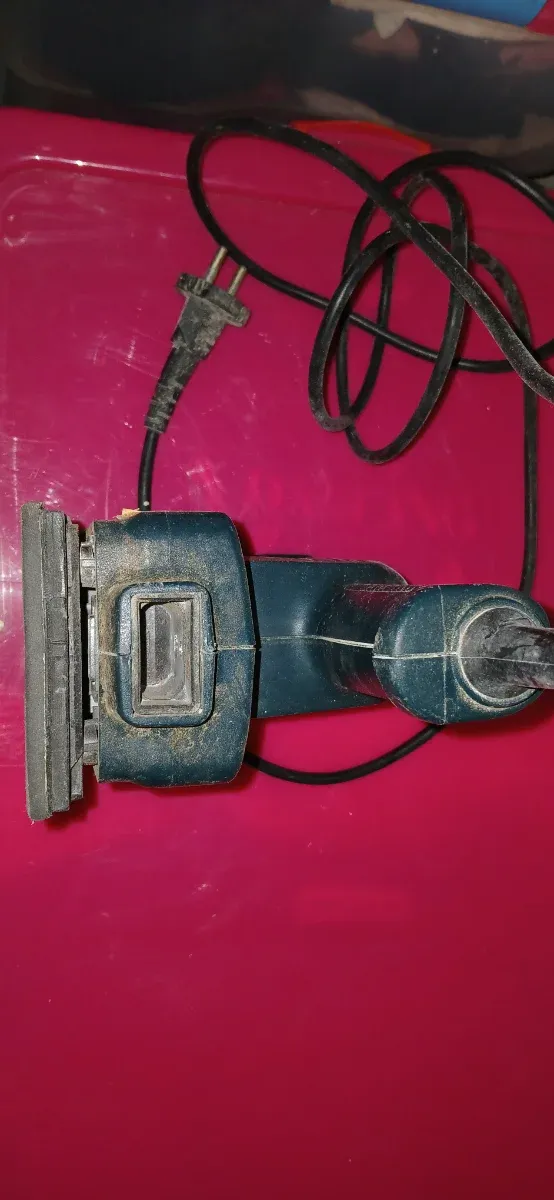 Lijadora Black & Decker 135W CD400