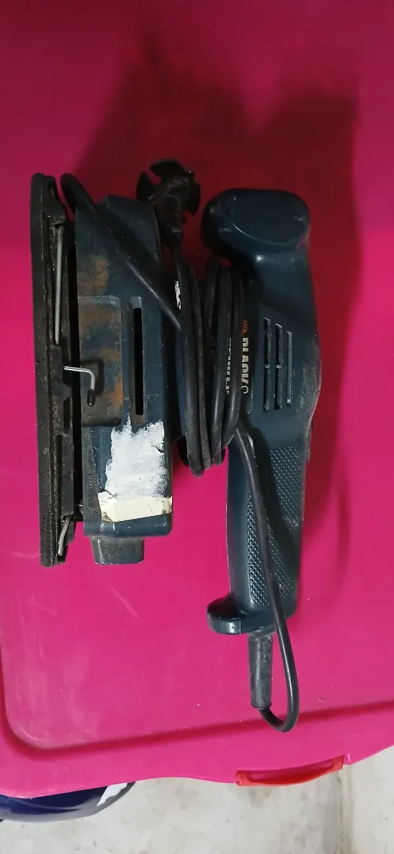 Lijadora Black & Decker 135W CD400