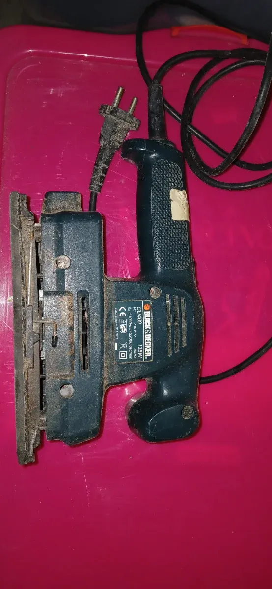 Lijadora Black & Decker 135W CD400