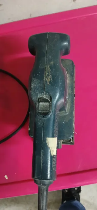 Lijadora Black & Decker 135W CD400