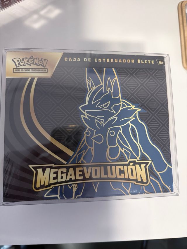 ETB + Funda Mega Evoluciones Lucario