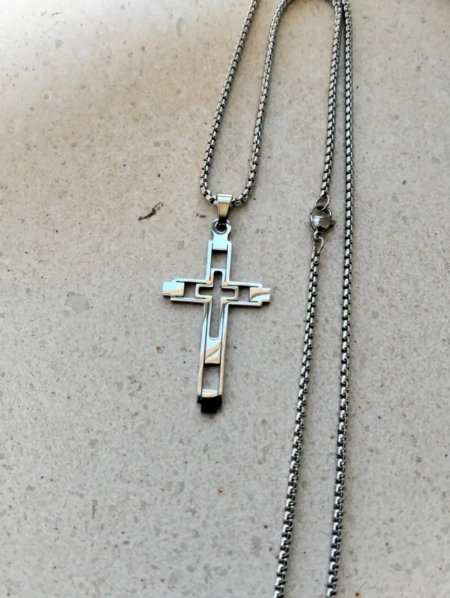 Cadena y colgante cruz