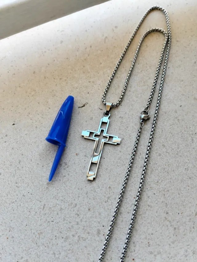 Cadena y colgante cruz