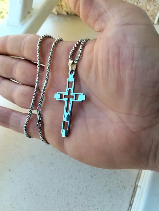 Cadena y colgante cruz