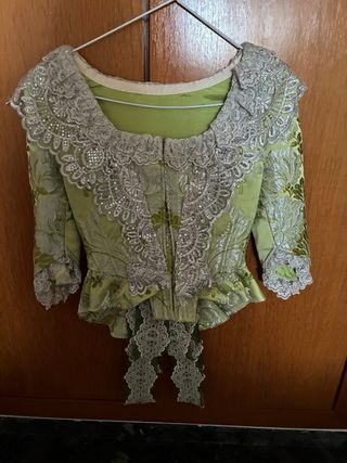 Traje de fallera siglo XVIII plata