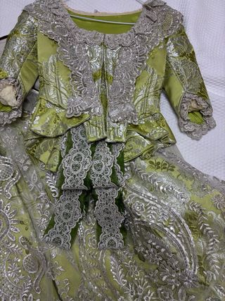 Traje de fallera siglo XVIII plata
