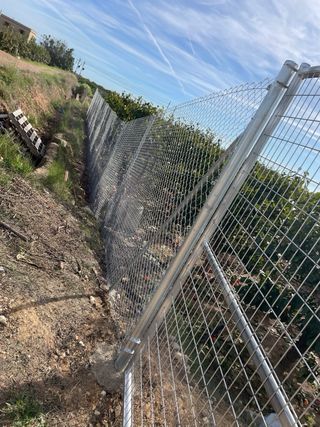 Valla metálica en Alginet