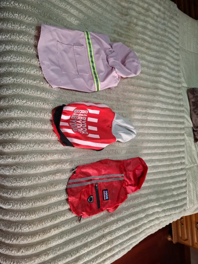 Ropa para mascotas (rosa y rojo)