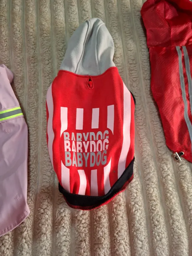 Ropa para mascotas (rosa y rojo)