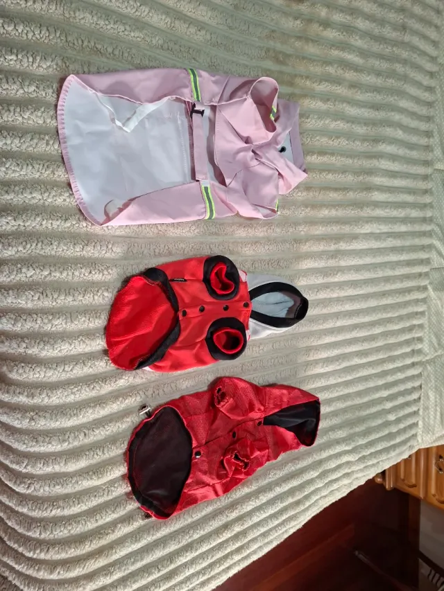 Ropa para mascotas (rosa y rojo)