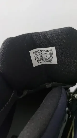 Botas de montaña Salomon azules y grises