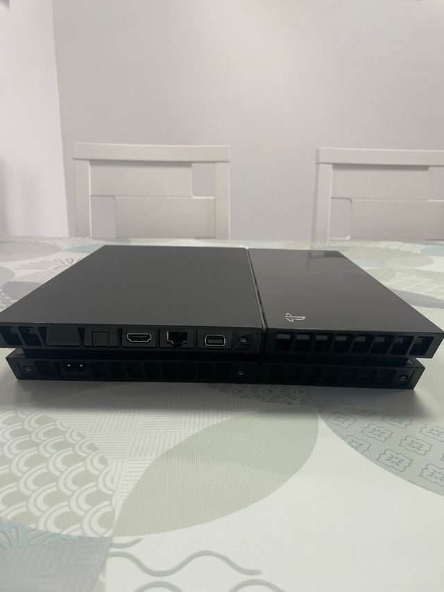 Consola PS4 Negra + 3 Mandos + Juegos