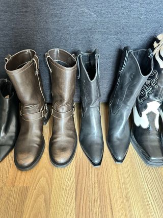 Botas y sandalias negras y multicolor