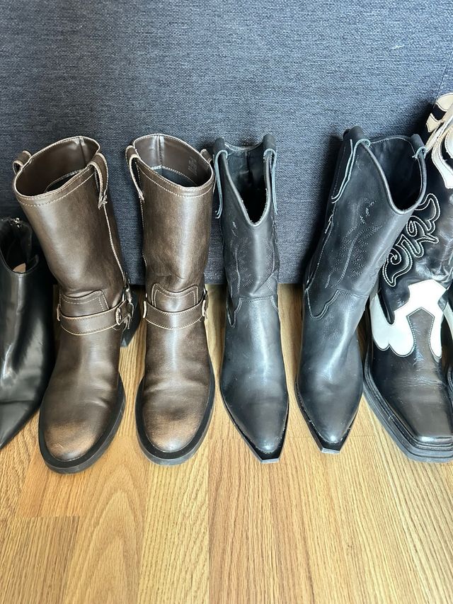 Botas y sandalias negras y multicolor