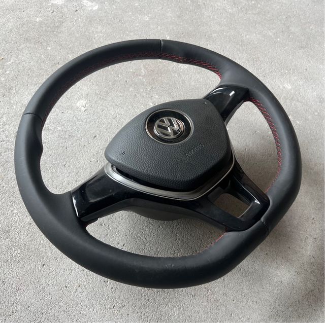 Volante VW con costura roja