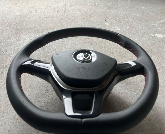 Volante VW con costura roja