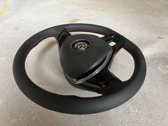 Volante VW con costura roja