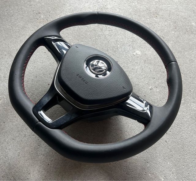 Volante VW con costura roja