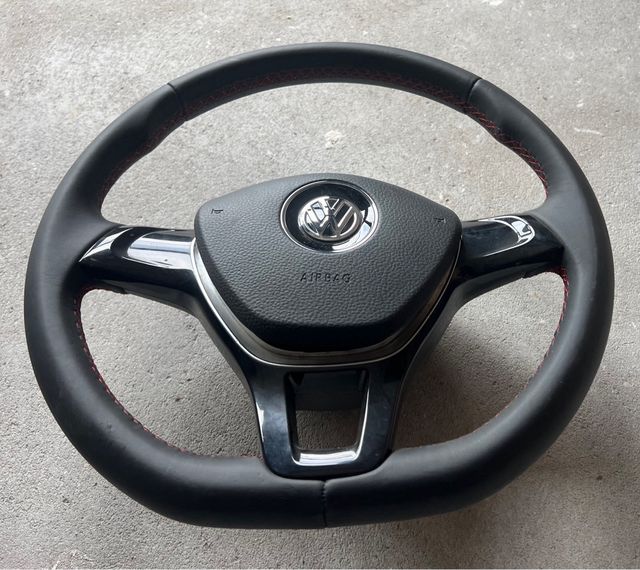 Volante VW con costura roja