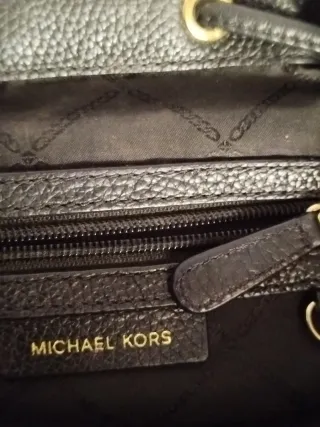 Mochila Michael Kors Negra y Dorada