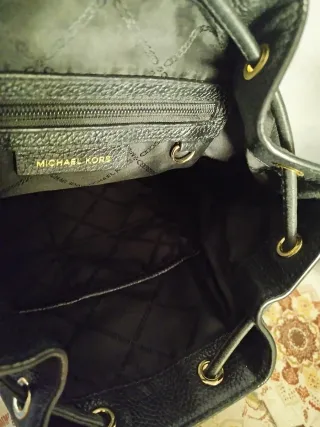 Mochila Michael Kors Negra y Dorada
