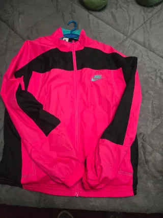 Chaqueta Cortavientos Nike Rosa y Negra