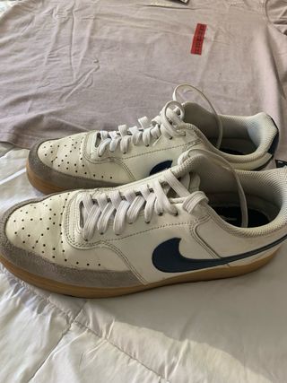 Zapatillas Nike 43 y Camiseta Pull and Bear nueva