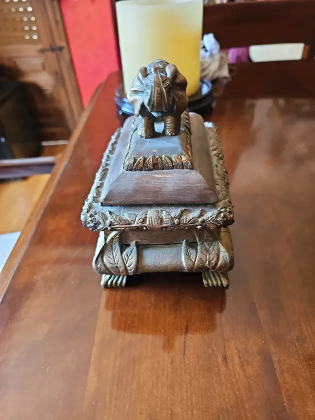 Caja decorativa elefante metal y madera
