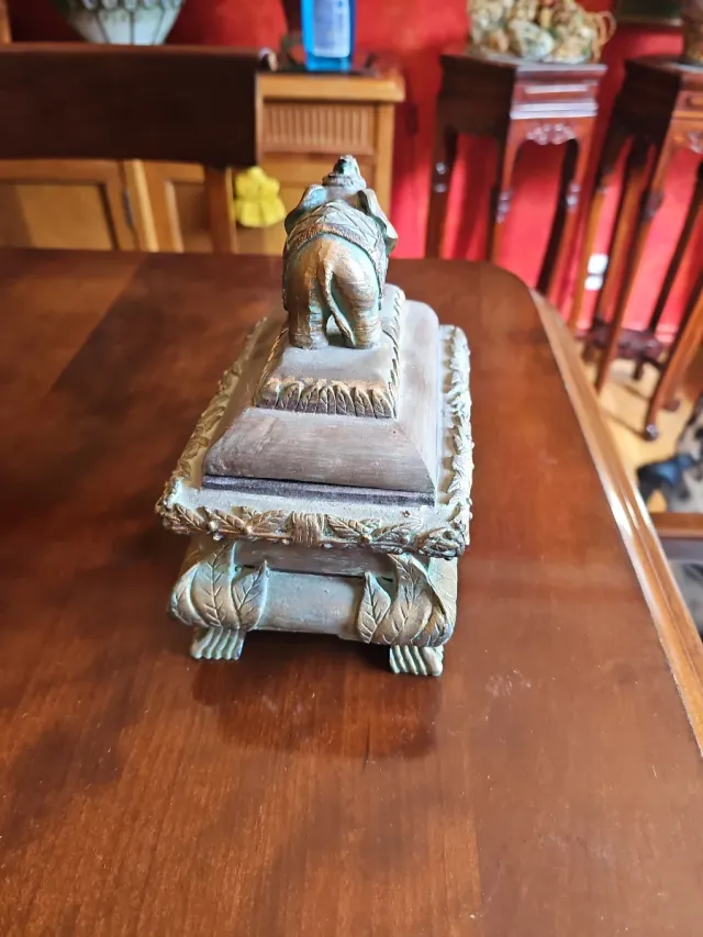 Caja decorativa elefante metal y madera