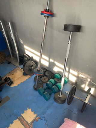 Gimnasio multifunción y pesas